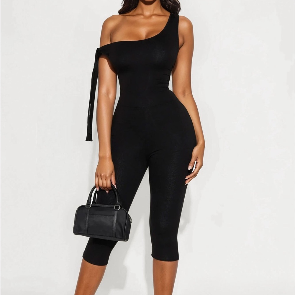 NEW Capri jumpsuit black fashion nova